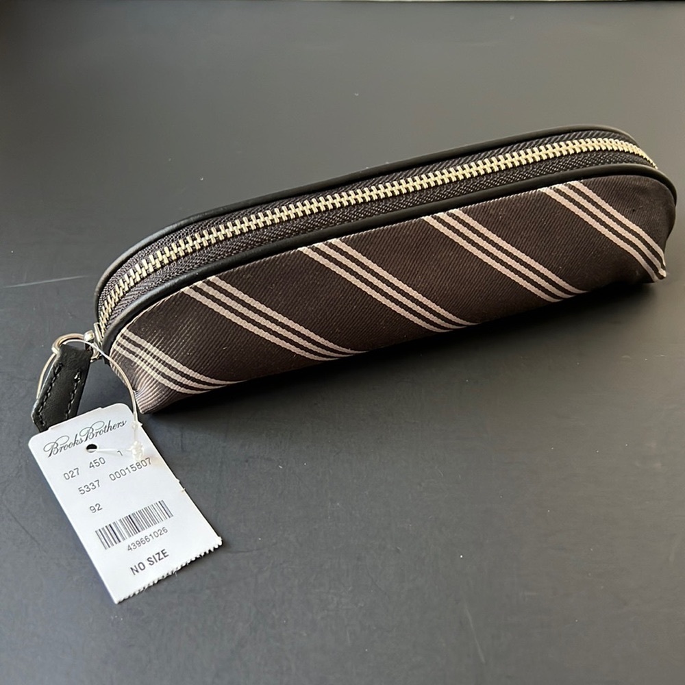 Brooks Brothers Travel Pouch  (New) #469
